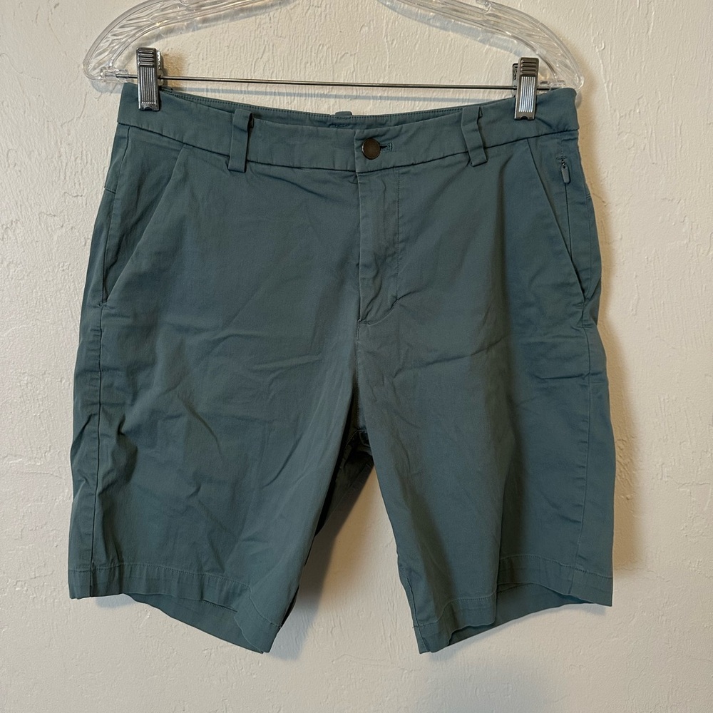 lululemon athletica Men's Flat Front Shorts in Slate Green